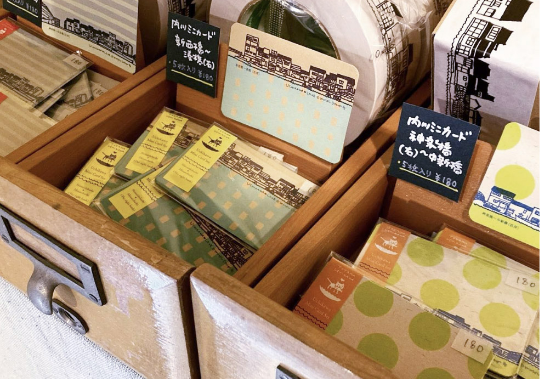 小さなSHOPの商品棚