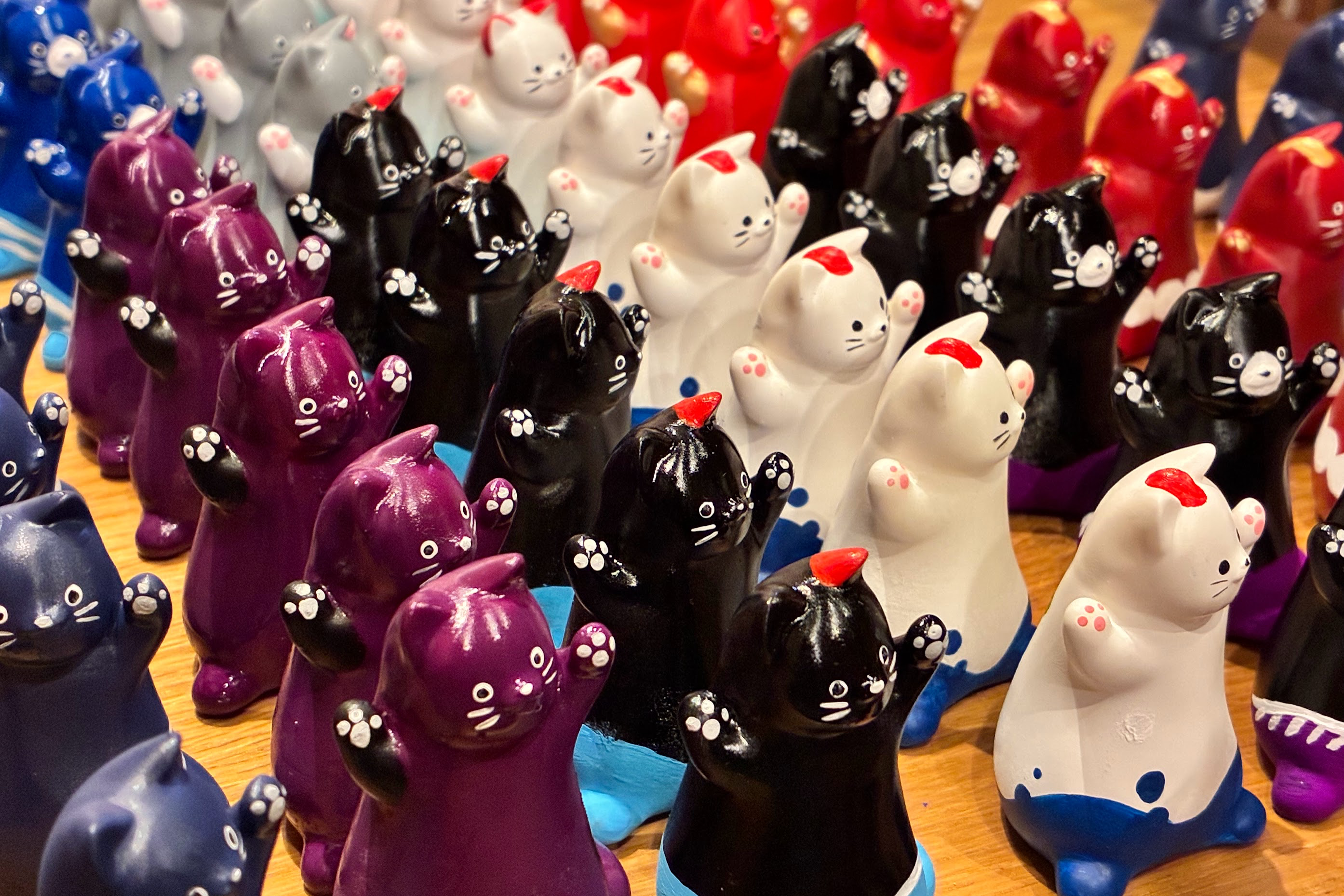 猫の細部を描いた後、町ごとに並んでいる